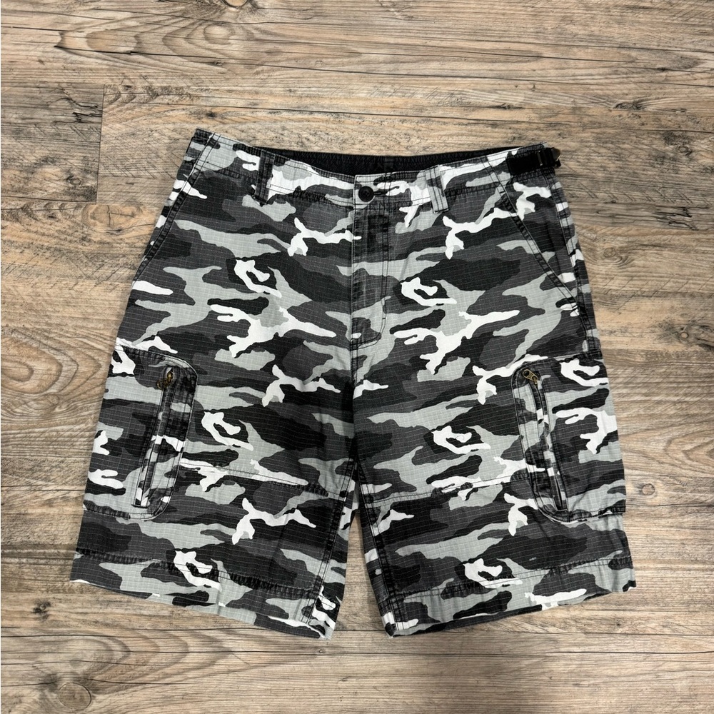 The North Face Men's Black & Gray Camo Cargo Shorts